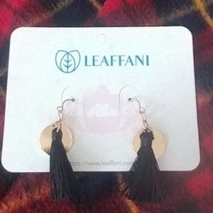 Leaffani black gold dangle earrings